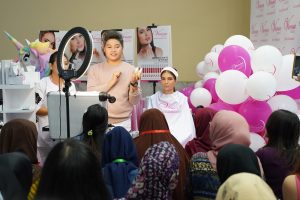 Demo Makeup with MUA Tonii Cosmo for ‘Glam Makeup’ in Cosmobeaute 2019-JCC